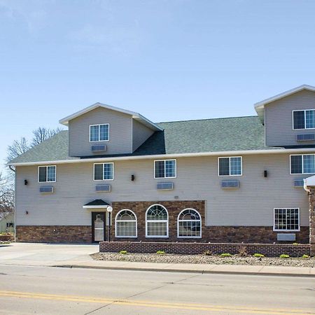 Rodeway Inn & Suites Near Okoboji Lake Milford Exterior photo