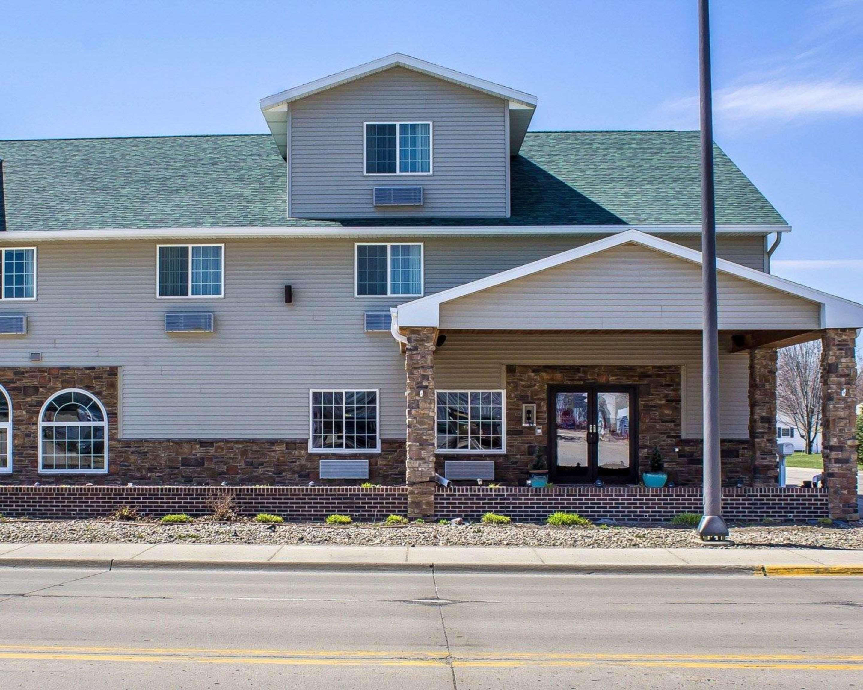 Rodeway Inn & Suites Near Okoboji Lake Milford Exterior photo