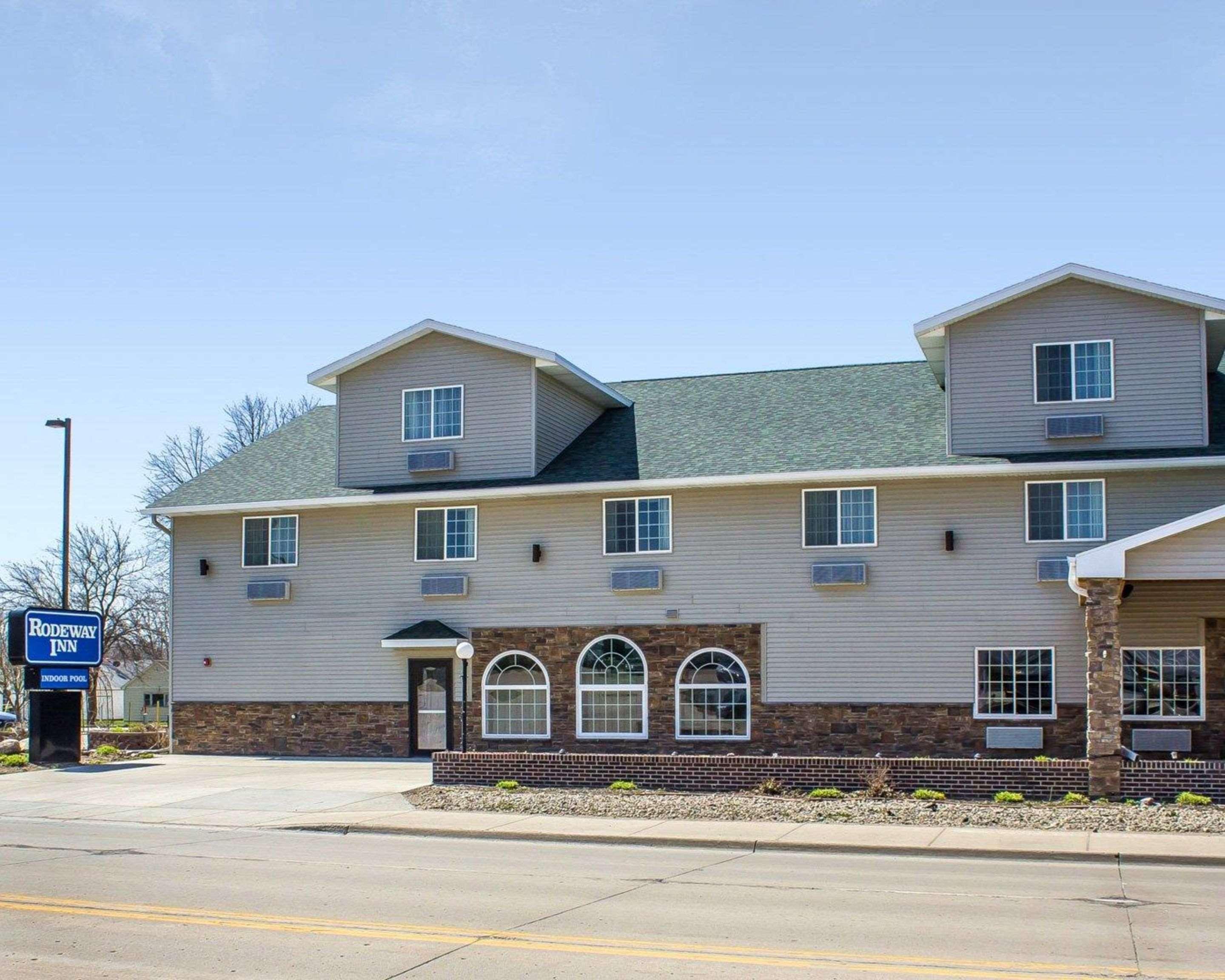 Rodeway Inn & Suites Near Okoboji Lake Milford Exterior photo