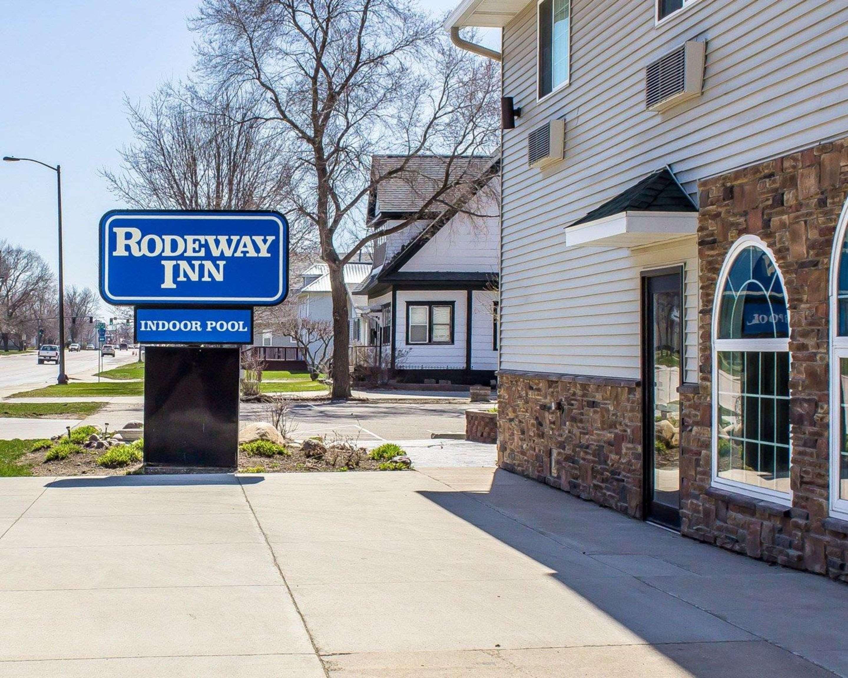 Rodeway Inn & Suites Near Okoboji Lake Milford Exterior photo