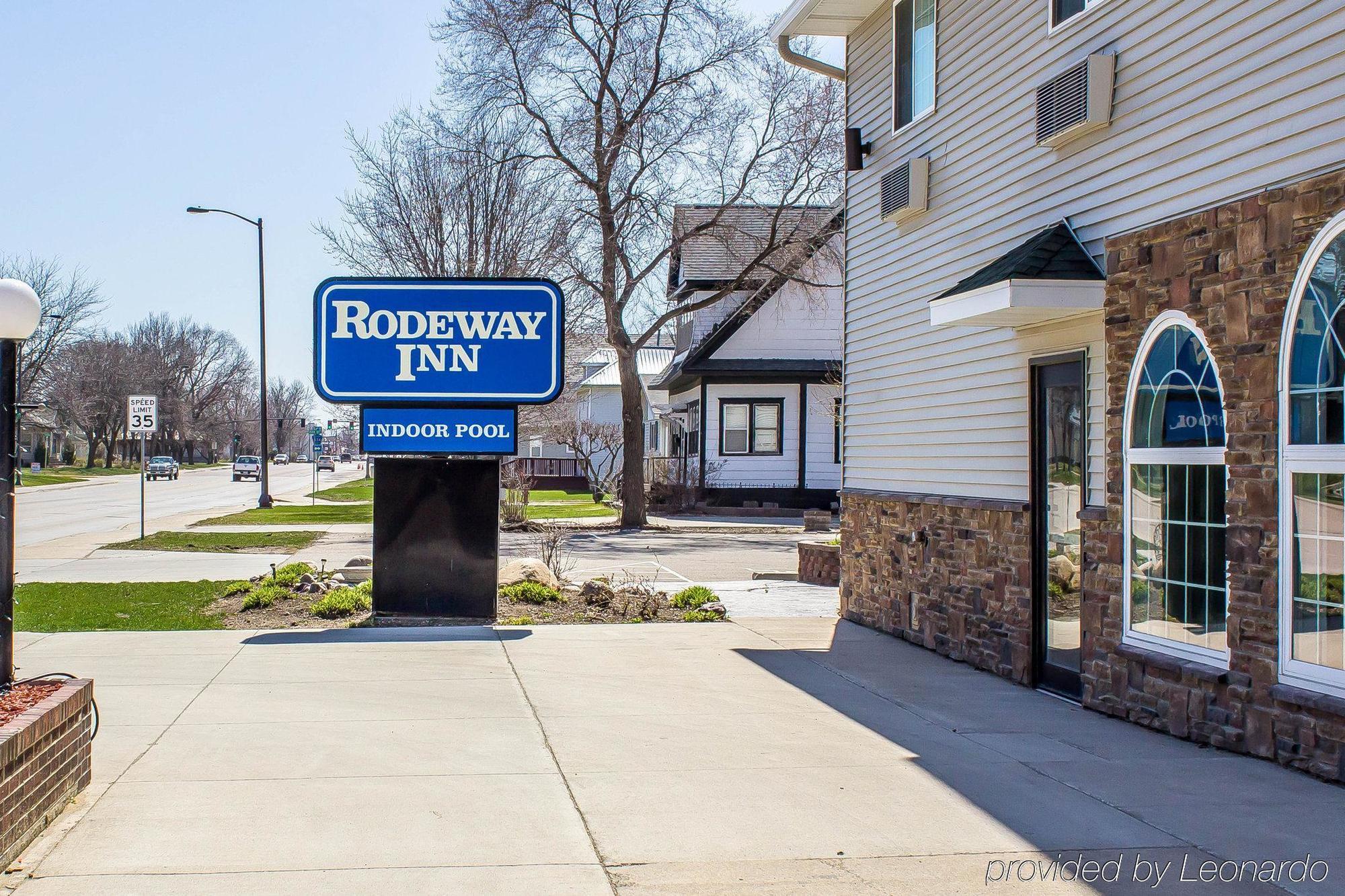 Rodeway Inn & Suites Near Okoboji Lake Milford Exterior photo