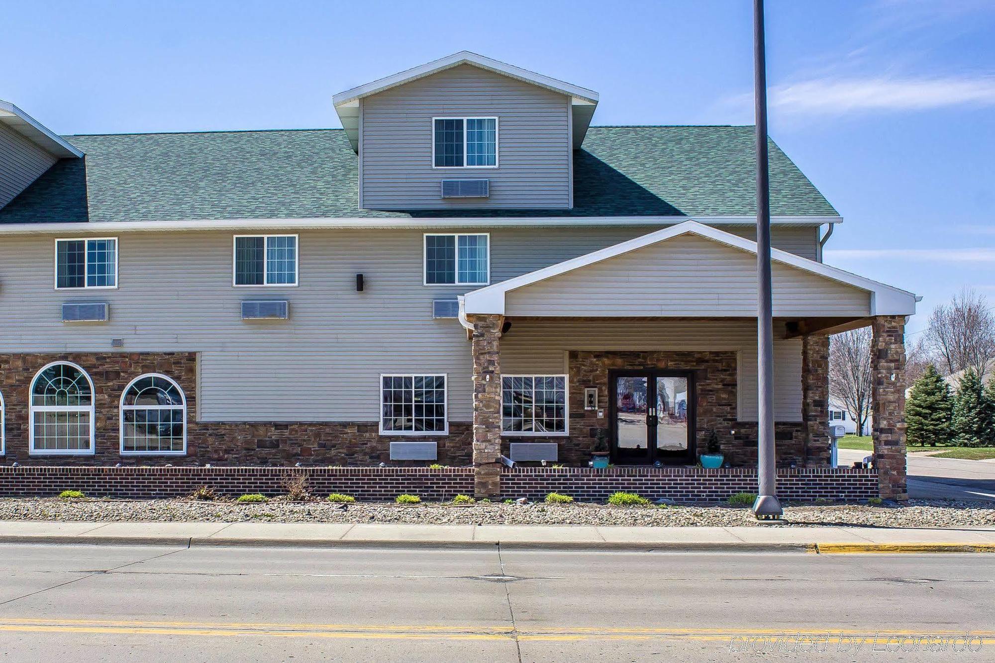 Rodeway Inn & Suites Near Okoboji Lake Milford Exterior photo